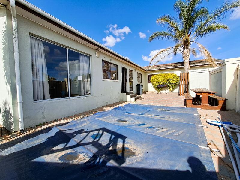 4 Bedroom Property for Sale in Protea Village Western Cape